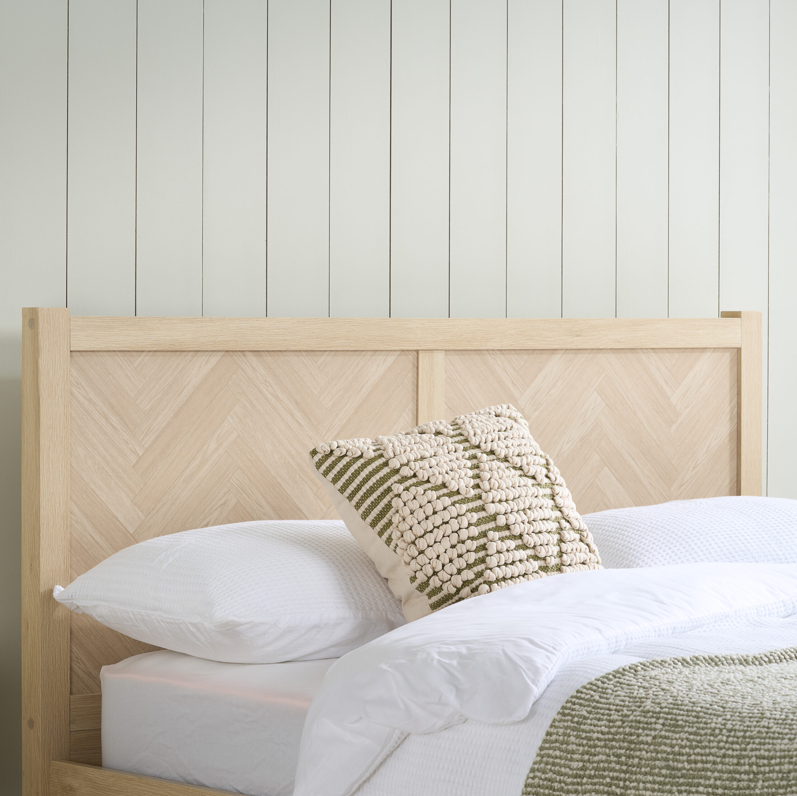 Herringford King Bed - Image 2