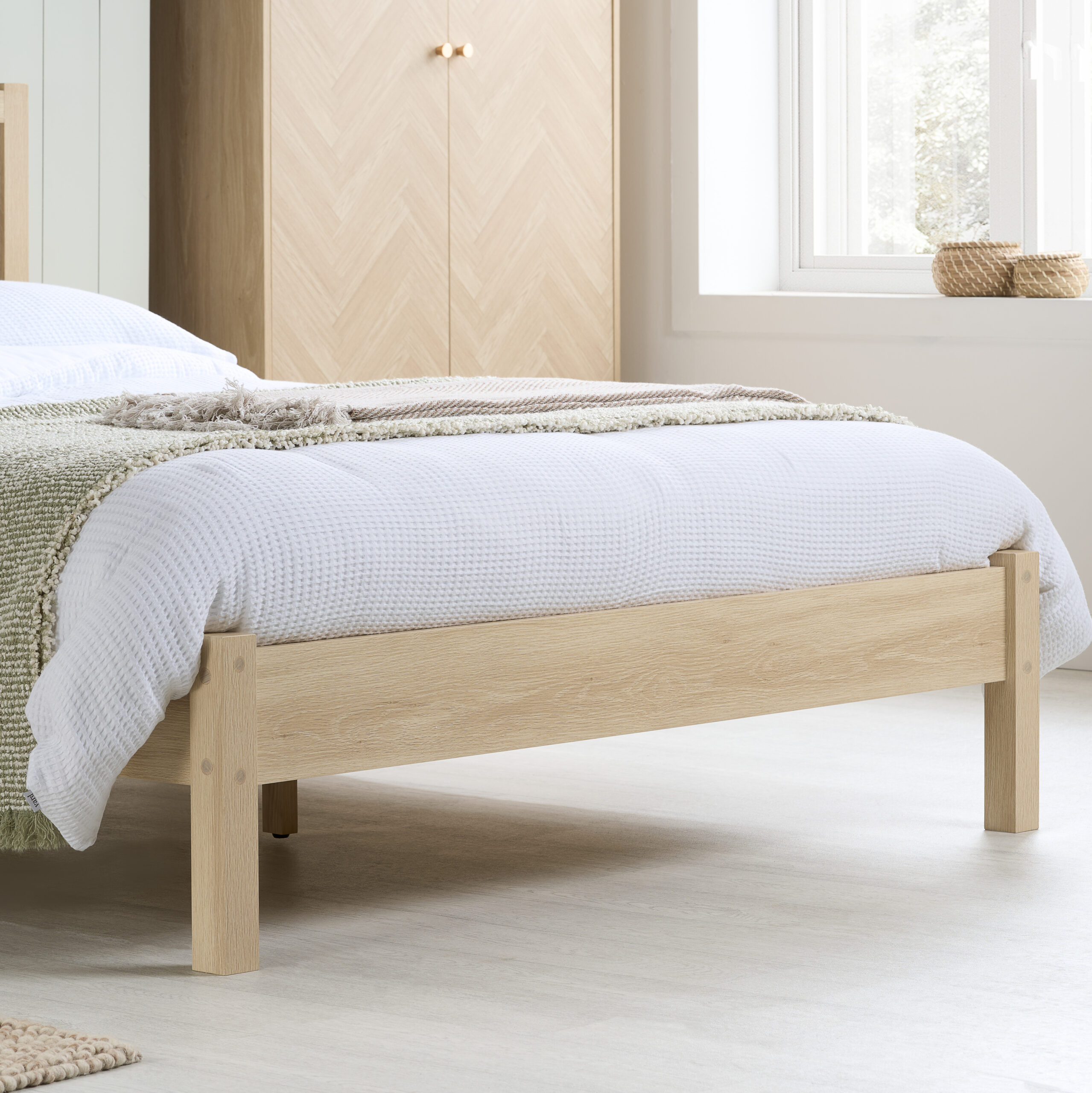 Herringford King Bed - Image 3