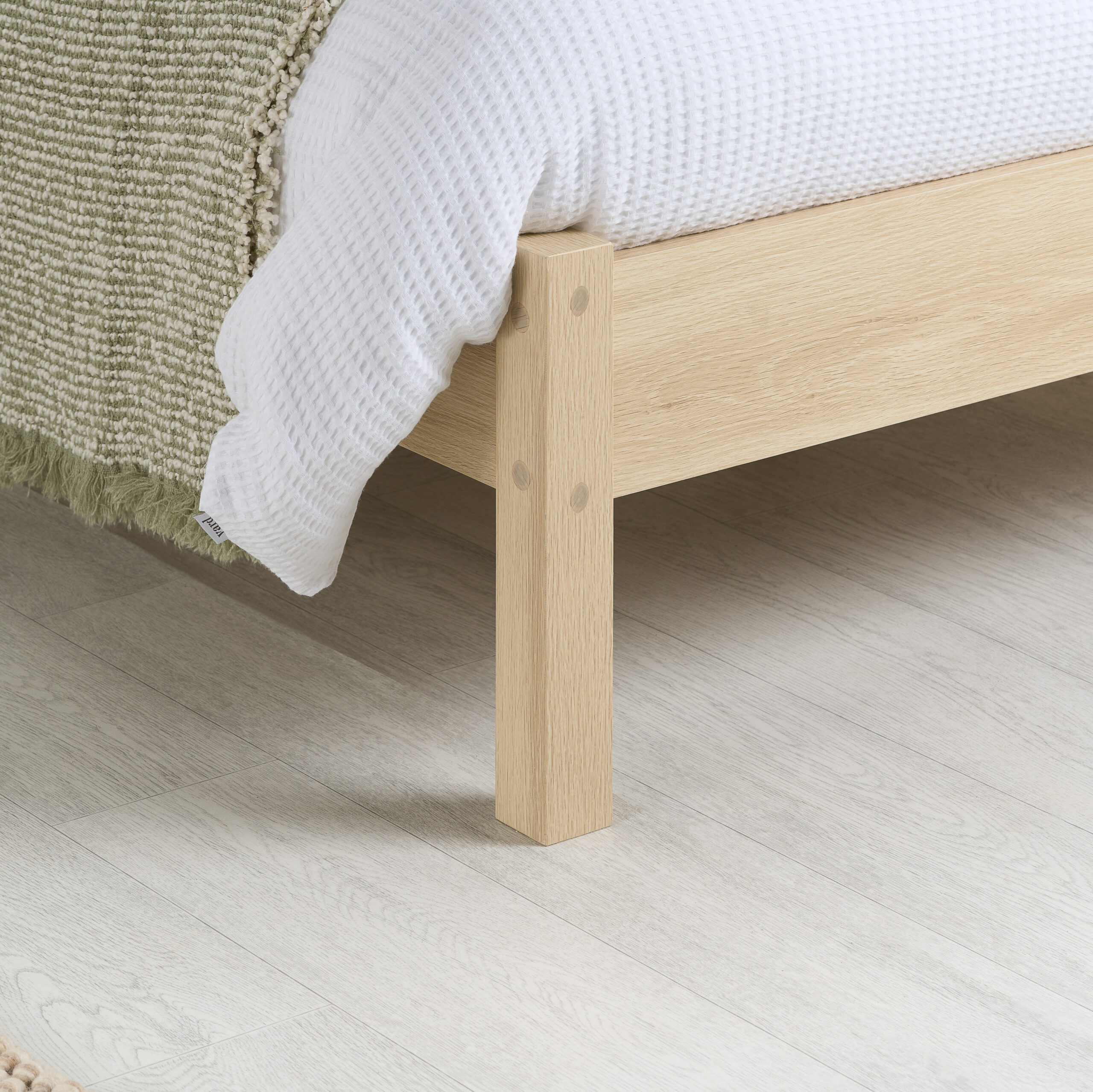 Herringford King Bed - Image 4